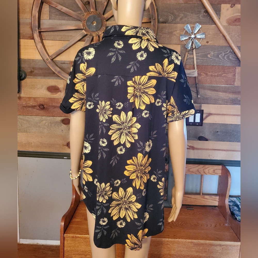 LuLaRoe Black w/ Yellow Floral Charlie Button Down Blouse - Picture 4 of 10